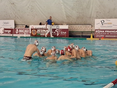 Pallanuoto, serie B. Si ferma la striscia positiva della Jesina