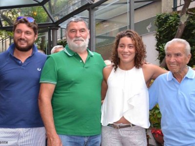 Roberta col fratello Marco, papà Roberto e nonno Delio