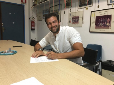 Andrea Manzi firma il contratto che lo lega al Bogliasco