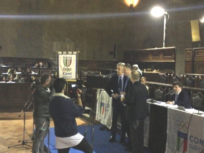 La premiazione di Giuseppe Esposito, presidente della Zurich Barbato Cesport